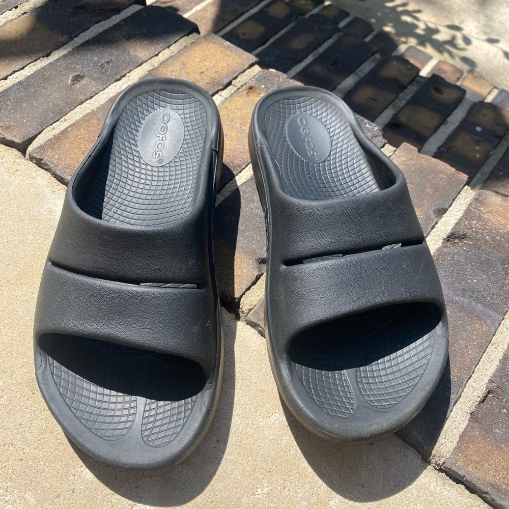 Oofos slides
